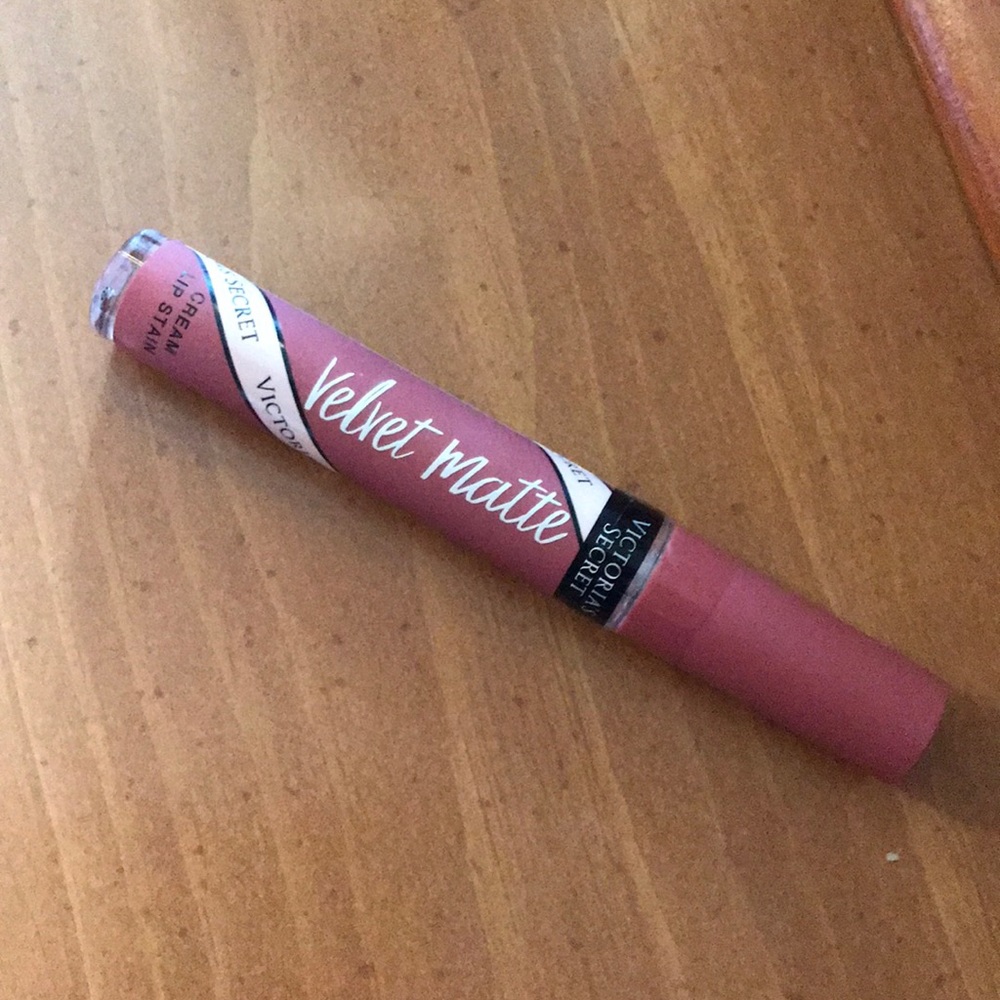 NWT Victoria Secret velvet matte cream lip stain💄